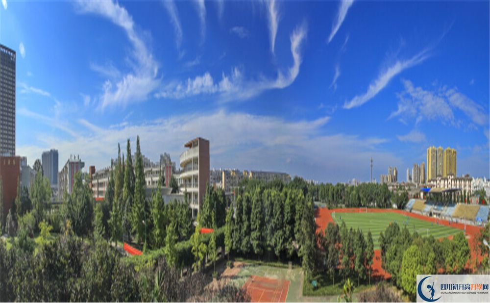 成都市龍泉中學(xué)實(shí)驗(yàn)班人數(shù)是多少？