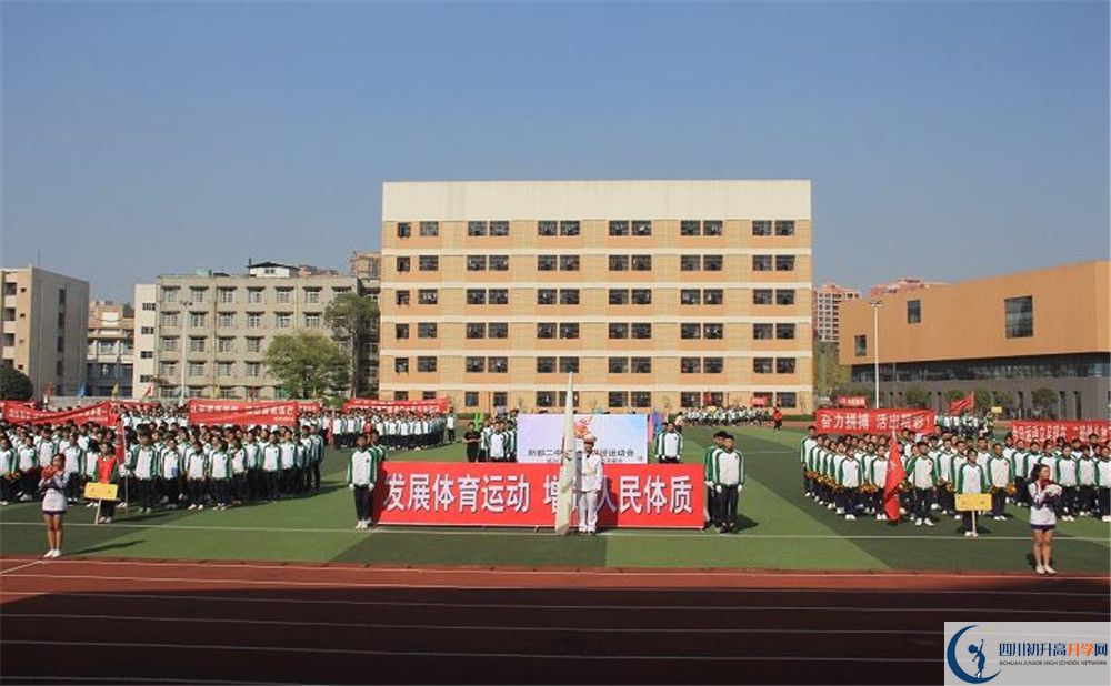 新都二中實(shí)驗(yàn)班人數(shù)是多少？
