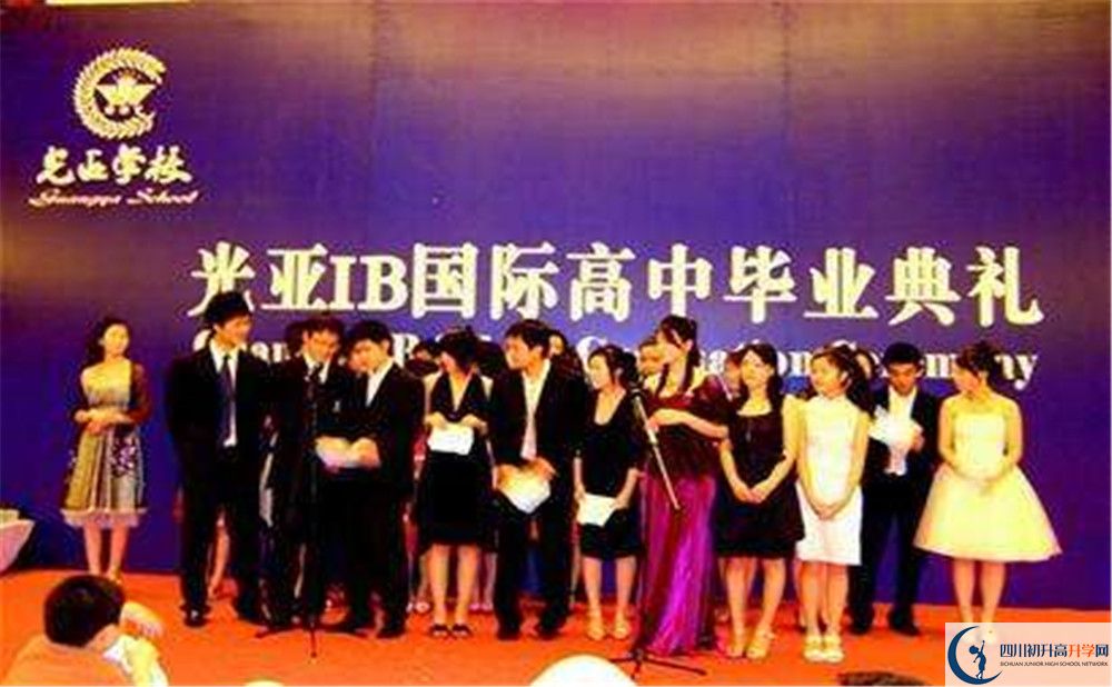 光亞學校實驗班人數(shù)是多少？