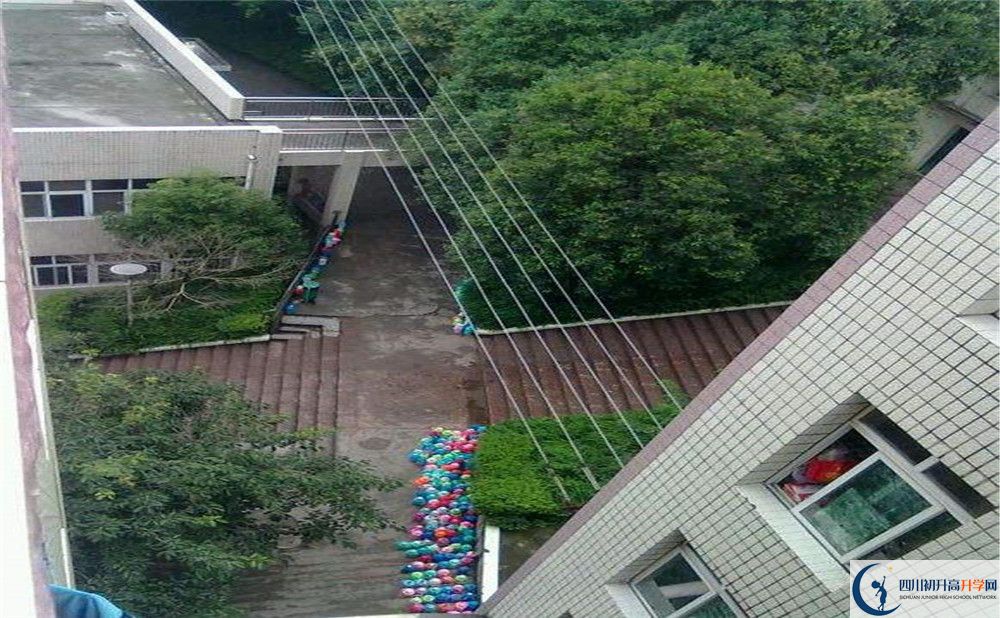 賈家中學實驗班人數(shù)是多少？