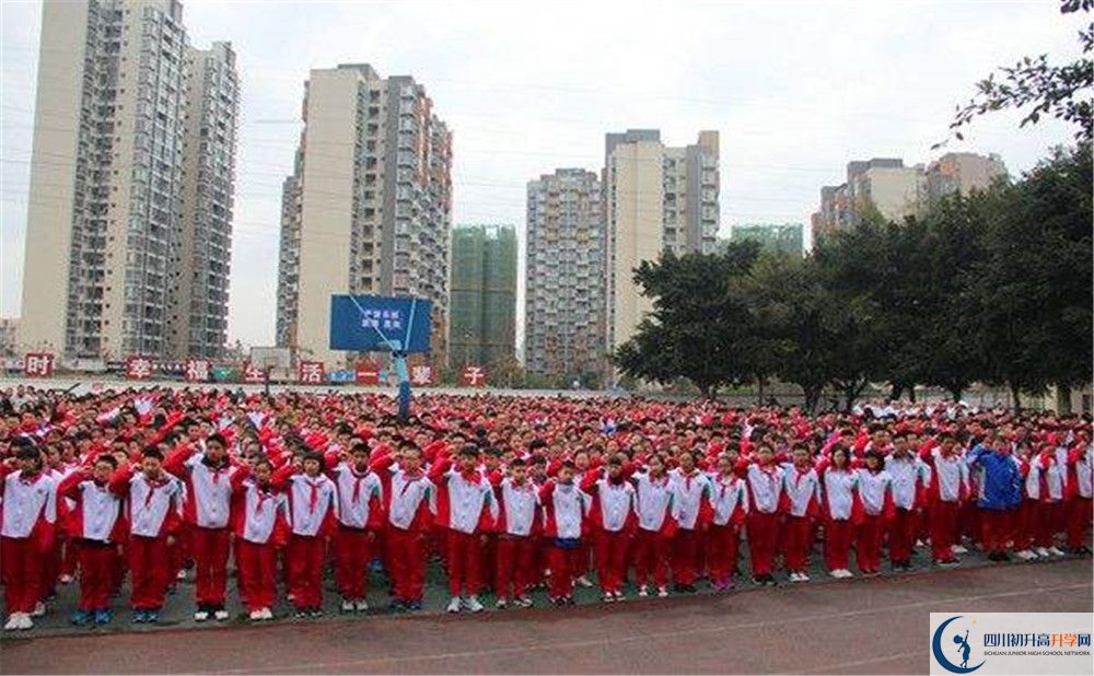 成都石室佳興外國語學(xué)校與成都七中實驗學(xué)校哪一個好？