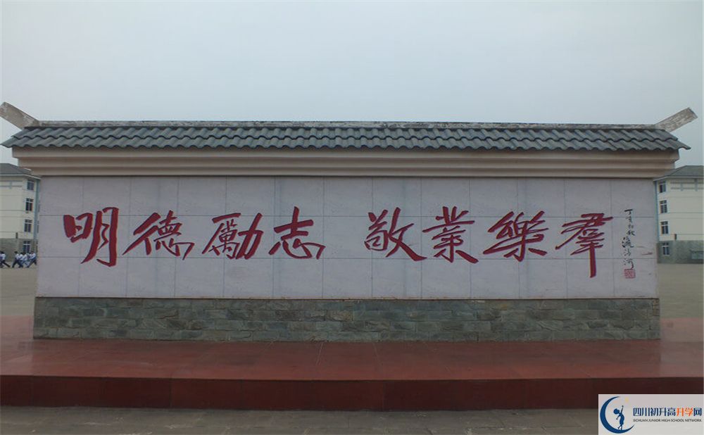 淮口中學(xué)是私立收費嗎？
