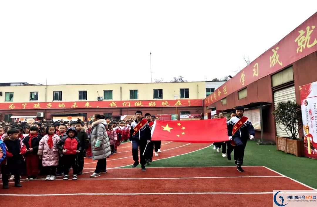 成都文武學(xué)校高中分班考試難嗎？