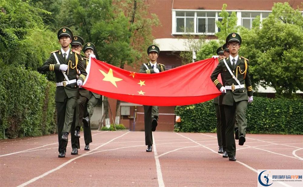 成都七中八一學(xué)校在校學(xué)生總?cè)藬?shù)是多少？