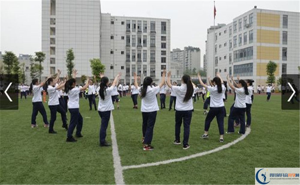 成都市第三中學(xué)在校學(xué)生總?cè)藬?shù)是多少？