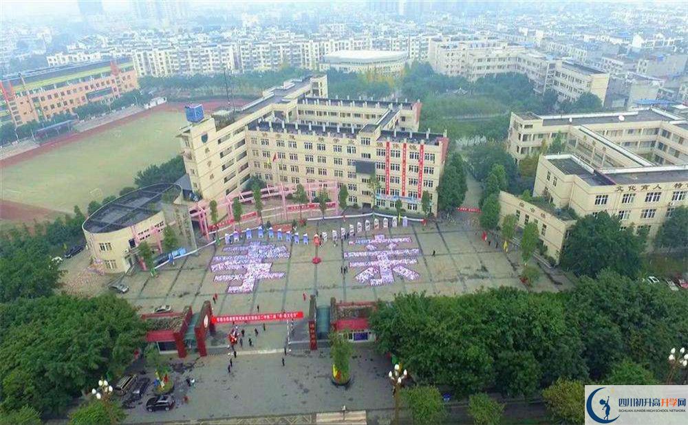溫江二中在校學(xué)生總?cè)藬?shù)是多少？
