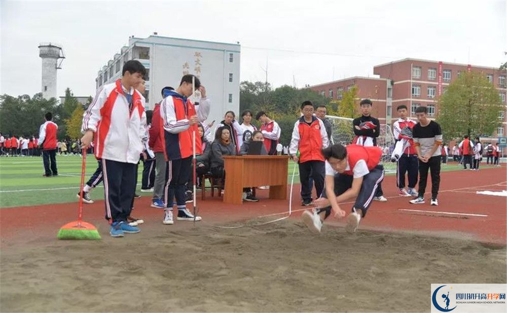 壽安中學(xué)在校學(xué)生總?cè)藬?shù)是多少？