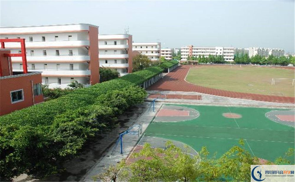 大邑中學(xué)在校學(xué)生總?cè)藬?shù)是多少？
