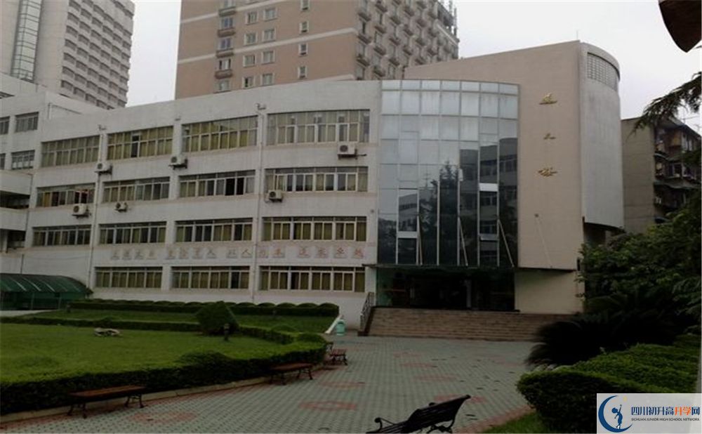成都市鹽道街中學(xué)軍訓(xùn)多久？