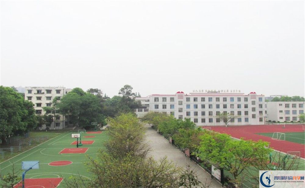 青白江中學(xué)今年的學(xué)費(fèi)怎么收取，是否有變化？