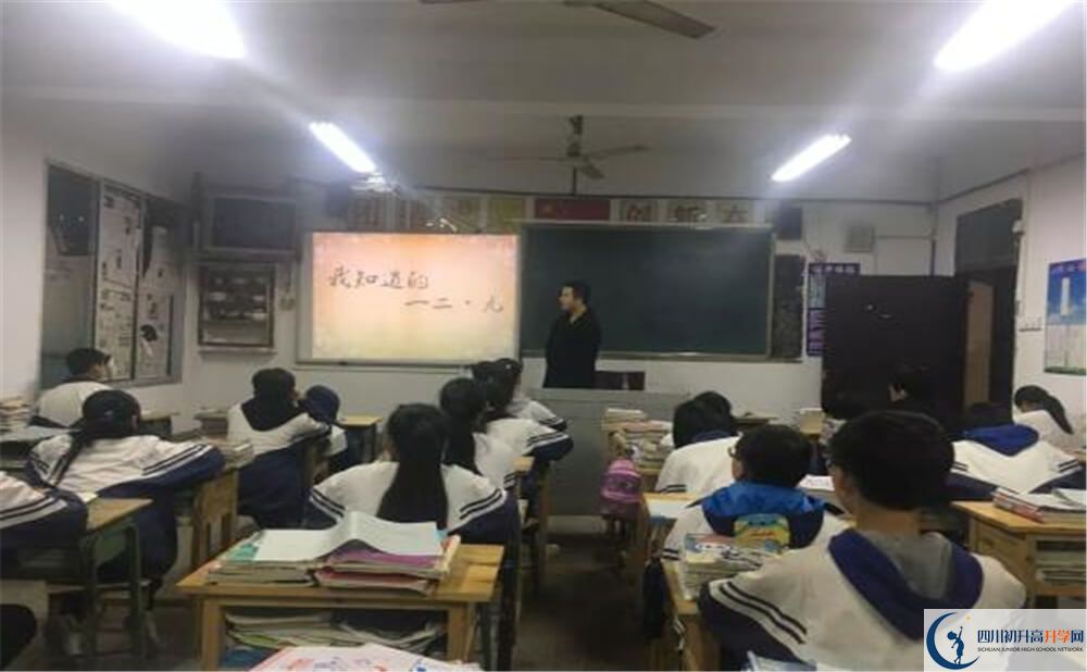 大竹縣石河中學(xué)今年的學(xué)費(fèi)怎么收取，是否變化？
