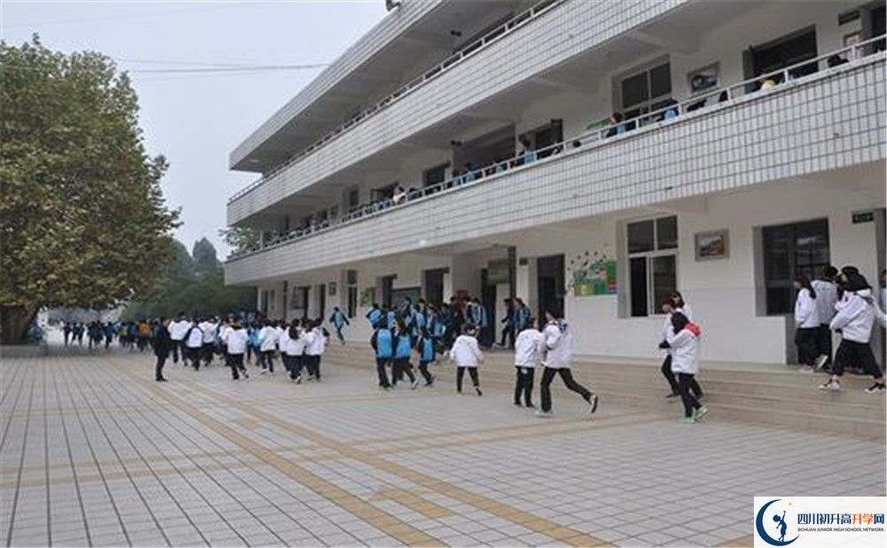 成都太平中學(xué)2020年分?jǐn)?shù)線是多少分？